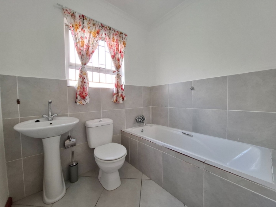 To Let 3 Bedroom Property for Rent in Broadlands Village Western Cape